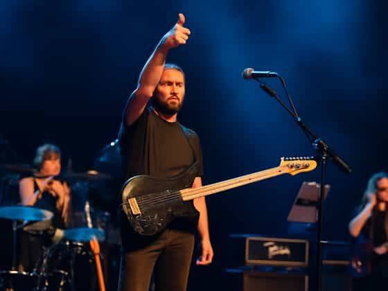 The Machine performs Pink Floyd